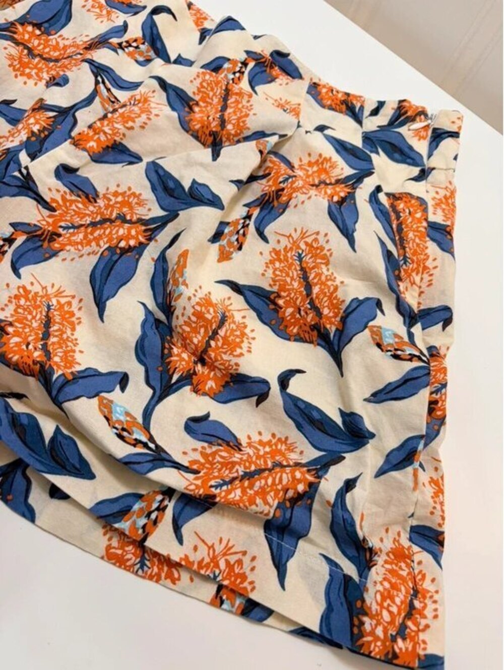 Linen Botanical Pattern Shorts - Picture 7 of 8